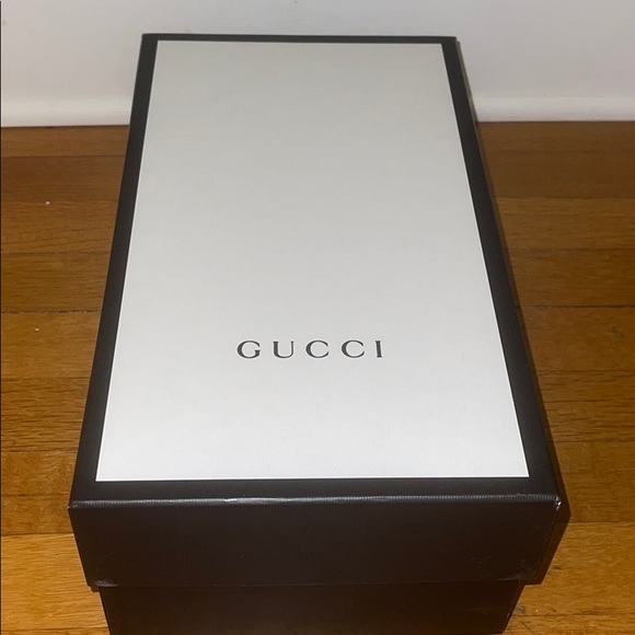 Gucci Logo Embossed Slip On Shoe - Picture 9 of 9